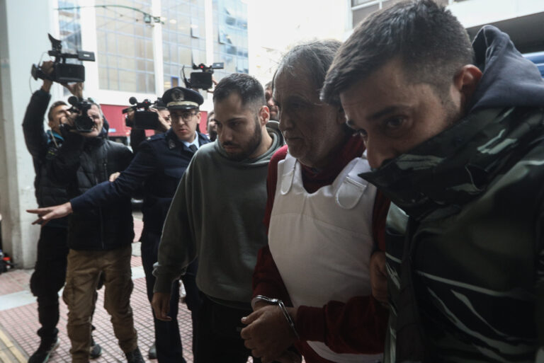 [365606] ΑΠΟΛΟΓΙΑ ΣΤΟΝ ΕΣΑΓΓΕΛΕΑ ΠΕΙΡΑΙΑ ΤΟΥ 71ΧΡΟΝΟΥ ΠΟΥ ΣΥΝΕΛΗΦΘΗ ΓΙΑ ΤΗΝ ΔΟΛΟΦΟΝΙΑ 43ΧΡΟΝΗΣ ΣΤΗΝ ΣΑΛΑΜΙΝΑ (ΓΙΑΝΝΗΣ ΠΑΝΑΓΟΠΟΥΛΟΣ/eurokinissi)