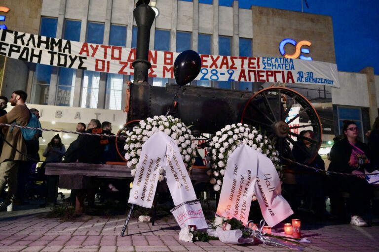 [367616] ΣΥΓΚΕΝΤΡΩΣΗ ΣΤΟΝ ΣΙΔΗΡΟΔΡΟΜΙΚΟ ΣΤΑΘΜΟ ΘΕΣΣΑΛΟΝΙΚΗΣ ΓΙΑ ΤΗΝ ΣΥΜΠΛΗΡΩΣΗ ΕΝΟΣ ΧΡΟΝΟΥ ΑΠΟ ΤΟ ΣΙΔΗΡΟΔΡΟΜΙΚΟ ΔΥΣΤΥΧΗΜΑ ΤΩΝ ΤΕΜΠΩΝ (ΚΩΝΣΤΑΝΤΙΝΟΣ ΤΣΑΚΙΤΖΗΣ / Eurokinissi)