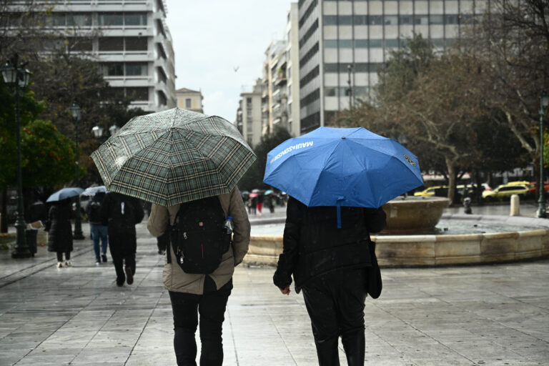 ΙΣΧΥΡΗ ΒΡΟΧΟΠΤΩΣΗ ΣΤΗΝ ΑΤΤΙΚΗ (ΚΩΣΤΑΣ ΤΖΟΥΜΑΣ/eurokinissi)