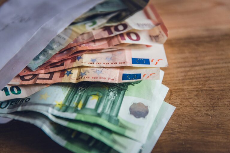 Money χρήματα ευρώ Euro 23 768x512