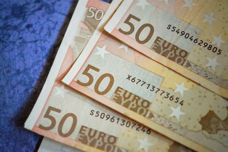 Money χρήματα ευρώ Euro 25 768x511