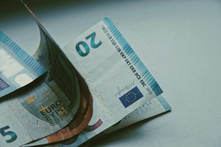 Money χρήματα ευρώ Euro 20 768x512