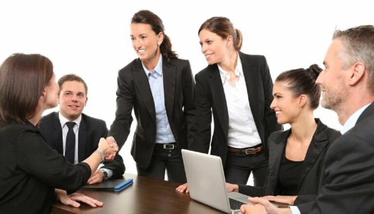 People 1979261 1280 E1635771121149 910x521 1 768x440